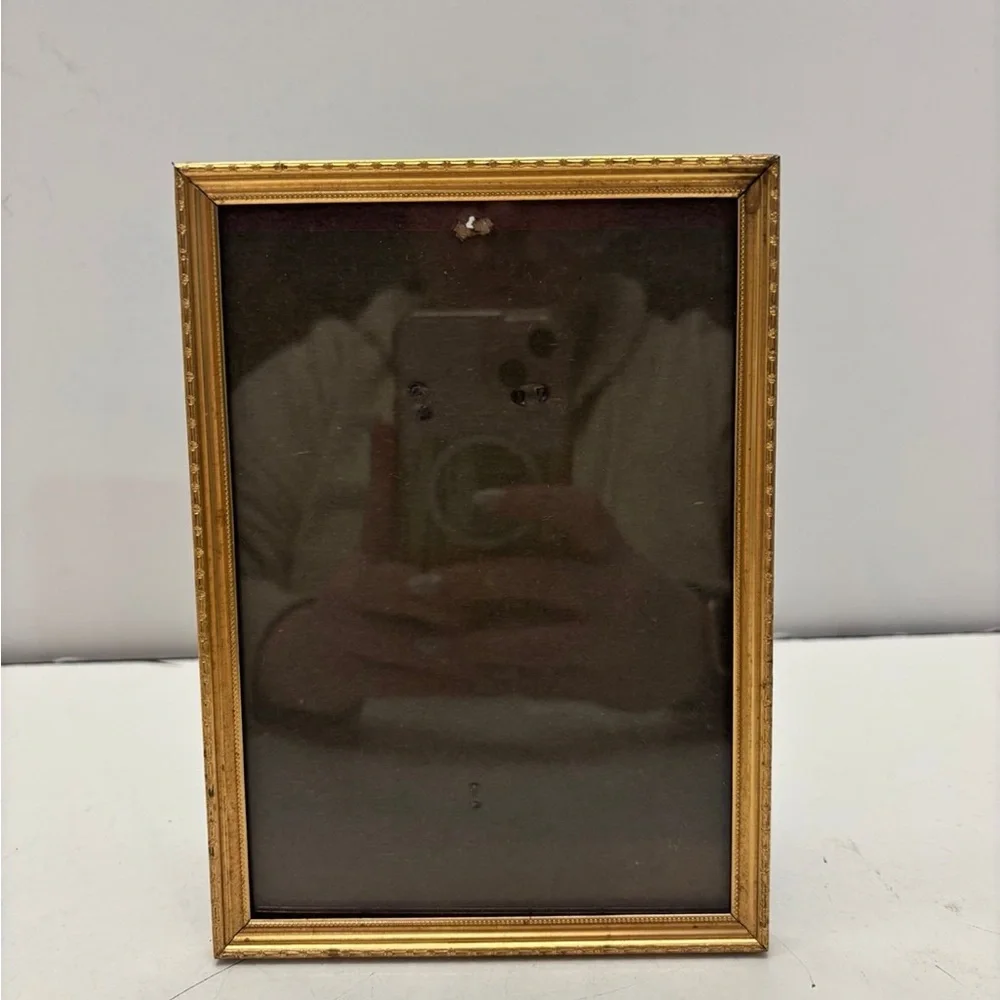 7” x 5” golden color picture frame
